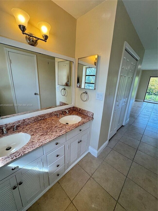 Building Photo - 3167 Coral Springs Dr