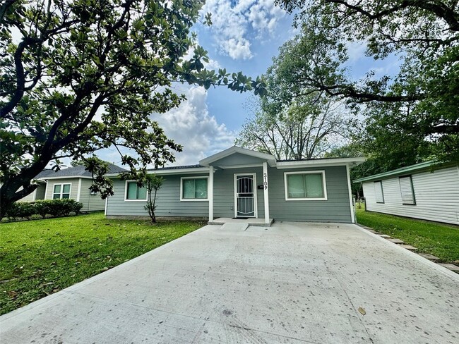 Building Photo - 3109 Danforth Memorial Dr