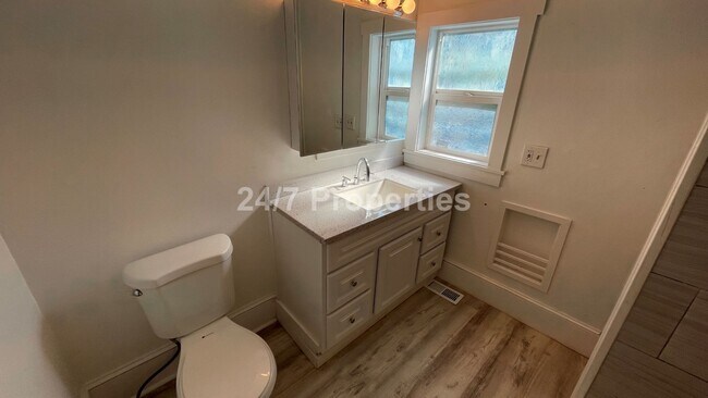 Building Photo - Nostalgic 2 BD | 2 BA House w/ Large Backy...