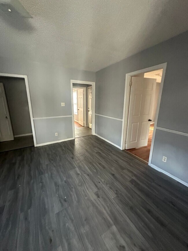 Building Photo - 1710 Arlington Park