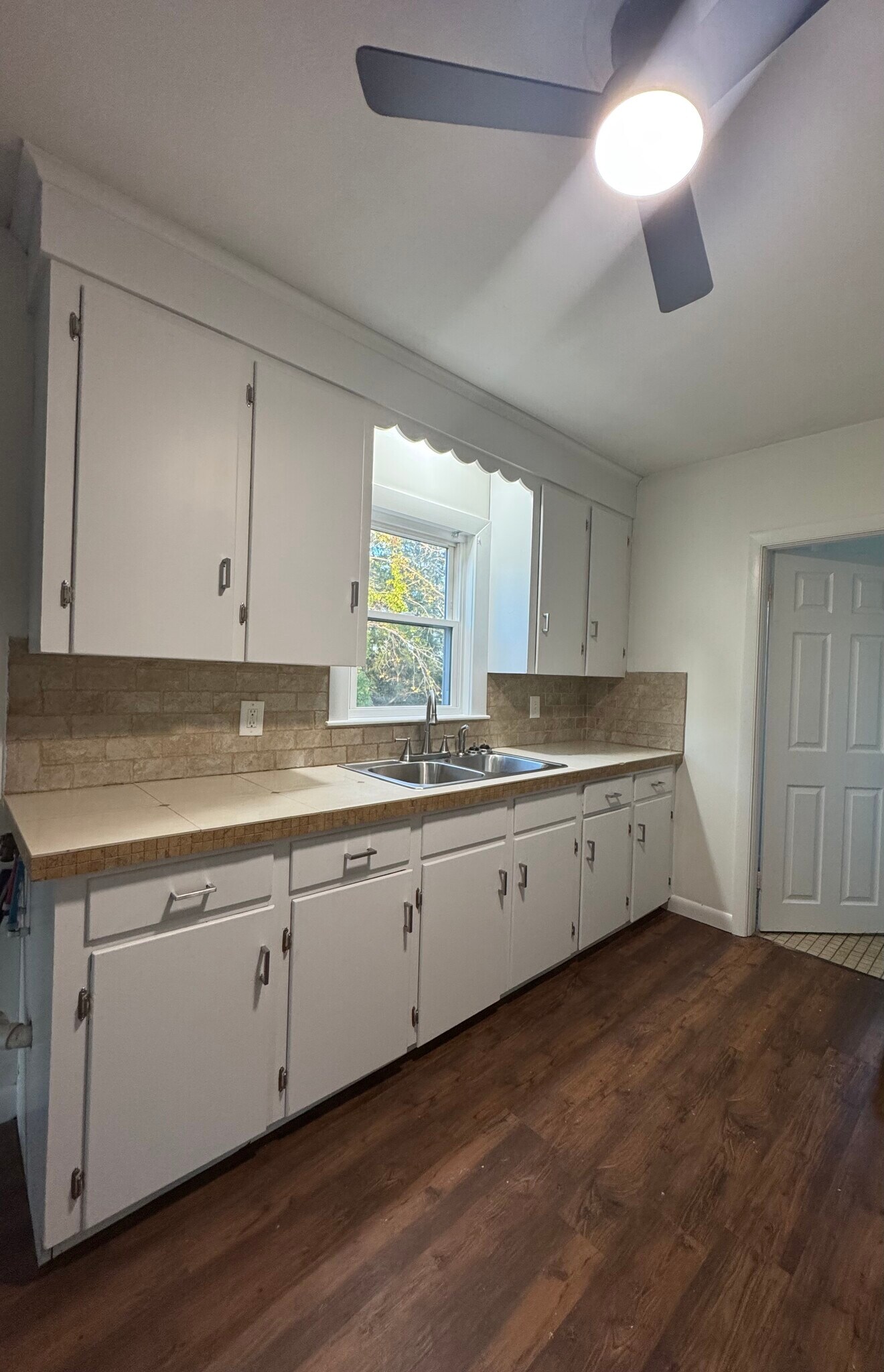 Building Photo - 36 School St