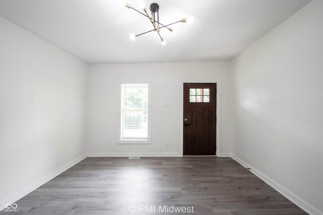 Building Photo - 426 N Bradley Ave