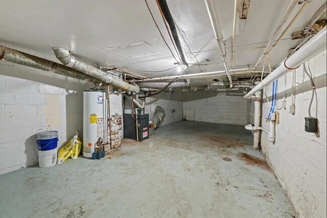 Building Photo - 409 N Temple Ave