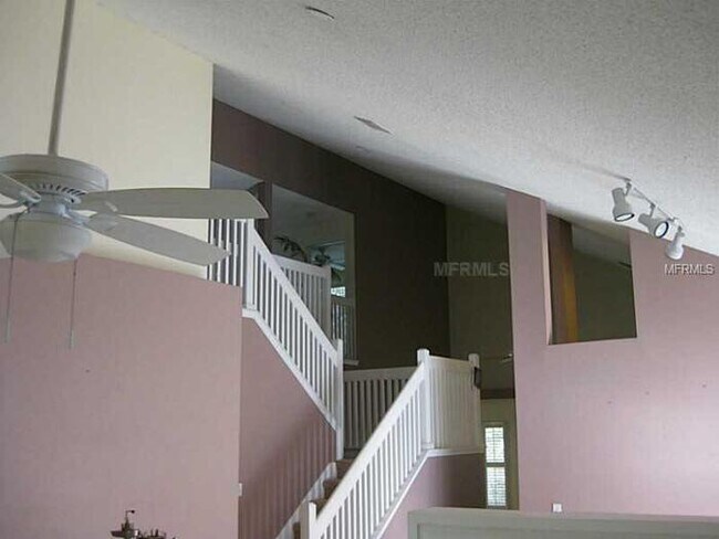 Building Photo - UCF Area 4 bedrooms/2.5 baths with 2 Car Garage on a Cul-De-Sack