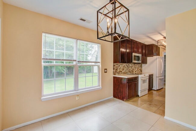 Building Photo - 202 Seneca River Dr