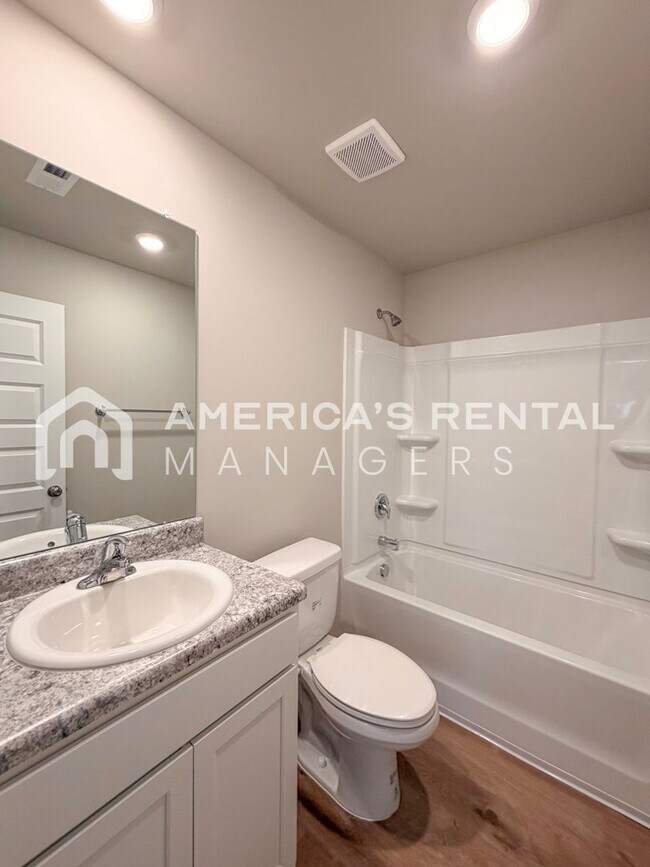 Building Photo - Modern Comfort Awaits in Mize Meadows Brand New Construction with Open Floor Plan!