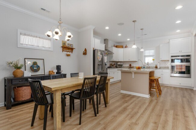 Building Photo - Beautiful, Almost New Home Located in The Desirable Elgin, SC