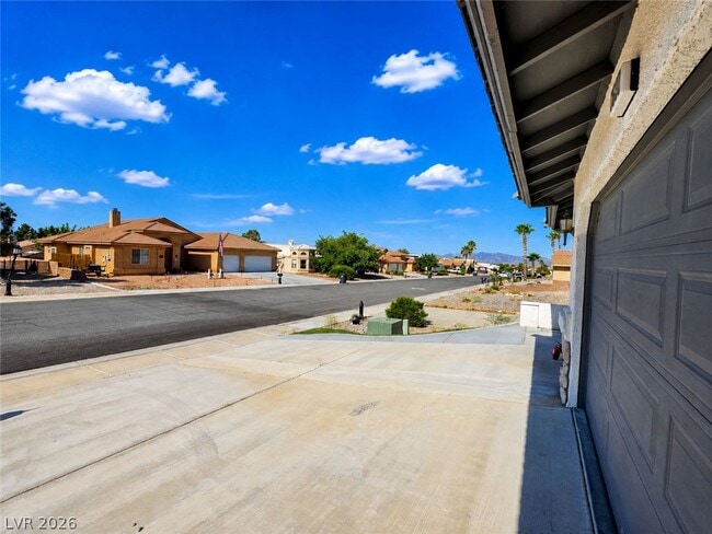 Building Photo - 3630 E Vineyard Dr
