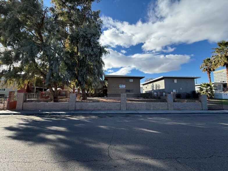 Building Photo - 3371 Brussels St