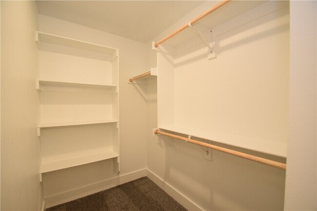 Building Photo - 2071 Bluestem Dr