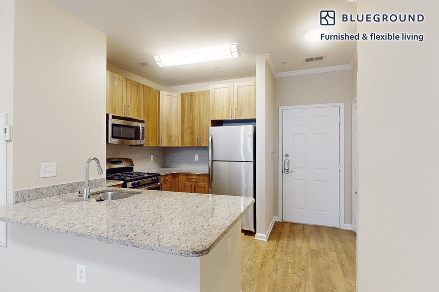 Building Photo - 2350 26th Ct S