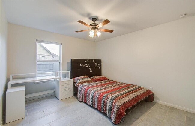 Building Photo - 4639 Regal Shadow Ln