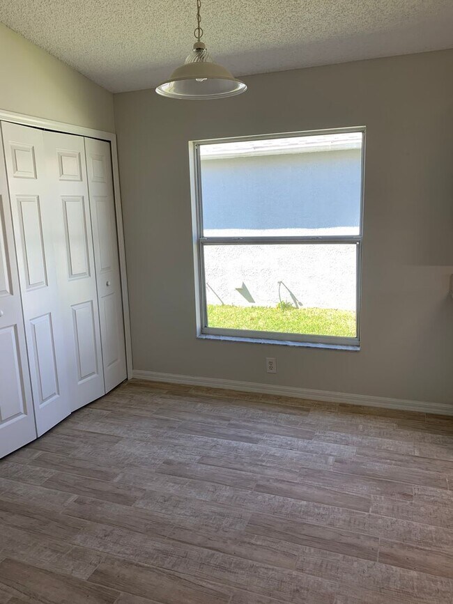 Building Photo - Beautiful 3 Bedroom, 2 Bathroom Home with Lake in Melbourne, FL!