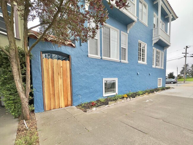 Building Photo - 2300 22nd Ave
