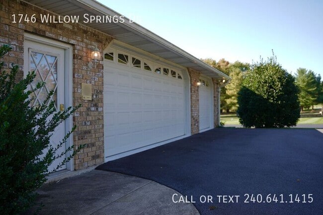 Building Photo - 1746 Willow Springs Dr