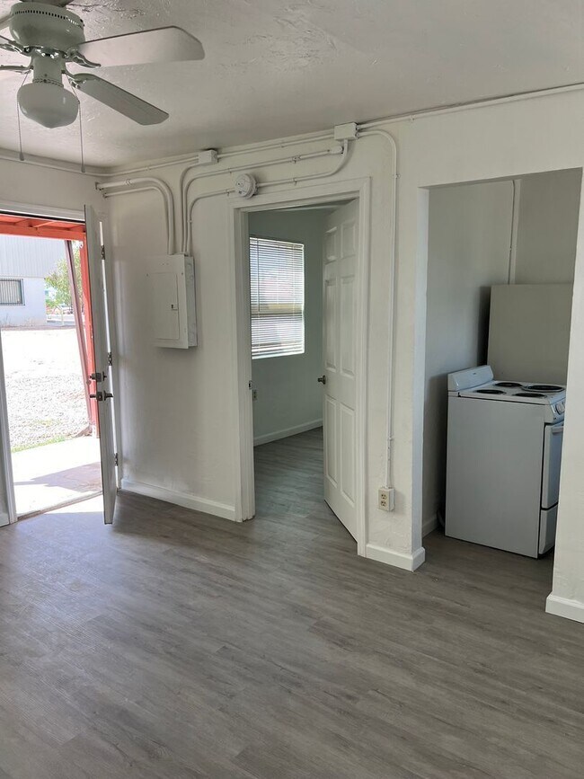 Building Photo - 2309 S 4th Ave