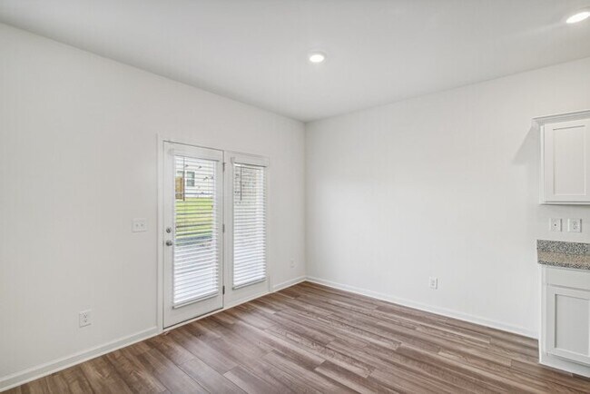 Building Photo - Fantastic 3bd/2ba home! Let yourself in!