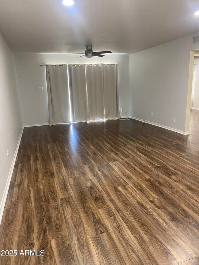 Building Photo - 7350 N Vía Paseo Del Sur