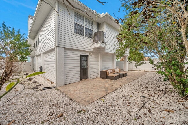 Building Photo - FURNISHED AVAILABLE JANUARY 2026. Beach Re...