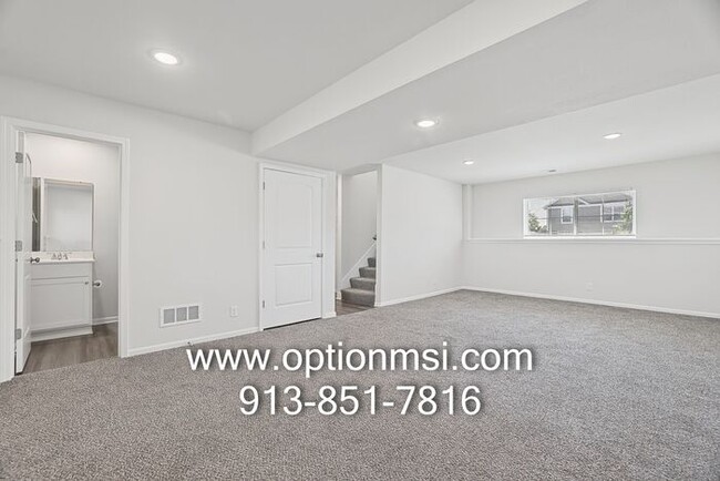 Building Photo - Beautiful 3-Bedroom Home with Modern Finishes & Fantastic Amenities!