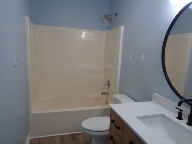 Building Photo - APPLICATION PENDING-NICE-One Level House for Rent in Oak Ridge