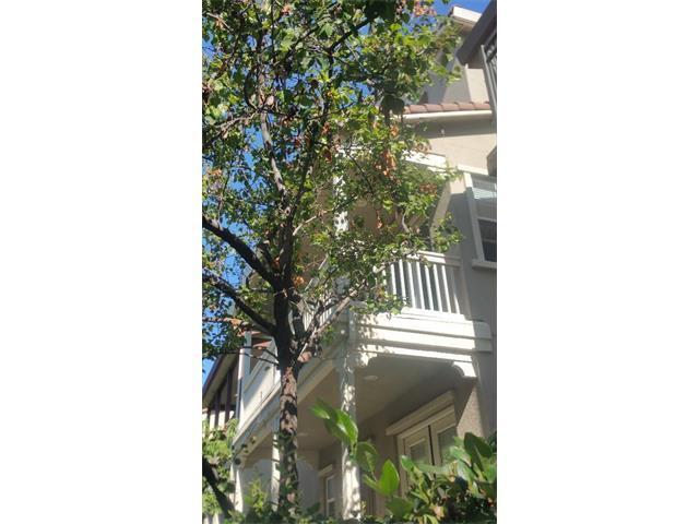 Building Photo - WILLOW GLEN - Beautiful townhome with balc...