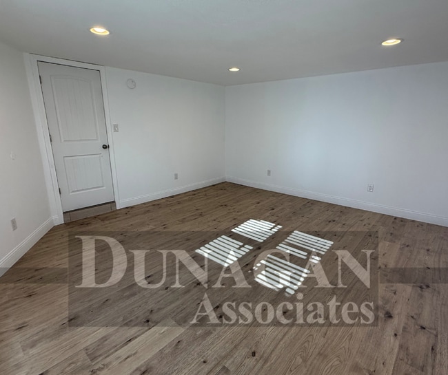 Building Photo - Charming 3 bed, 2 bath home - Newly remode...