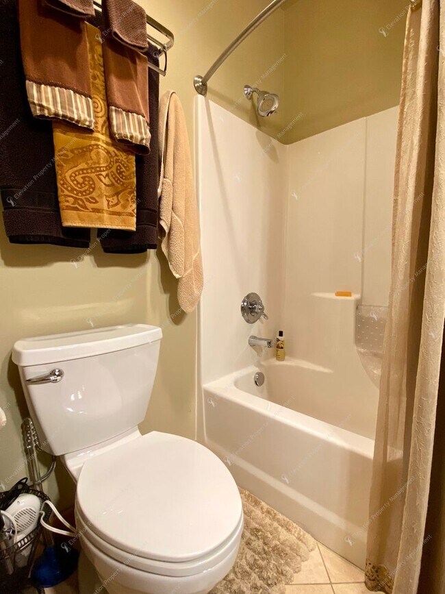 Building Photo - *Coming Soon* Charming Old Bend Rental | 3...