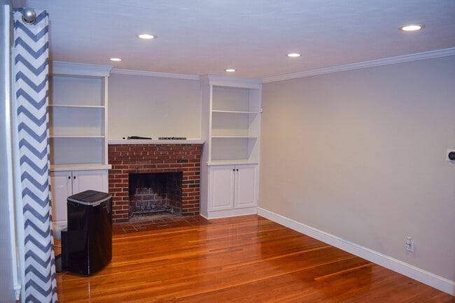 Building Photo - 77 Maryknoll St