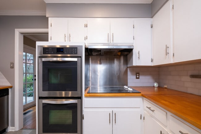 Building Photo - 312 Schoolwood Ln