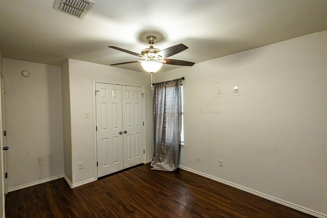Building Photo - 5520 Stallion Ln