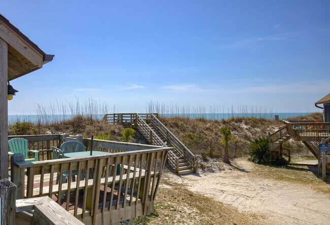 Building Photo - FURNISHED OFF-SEASON MONTHLY RENTAL-STARTING MID-SEPTEMBER '25 (CALL FOR AVAILABLE MONTHS)