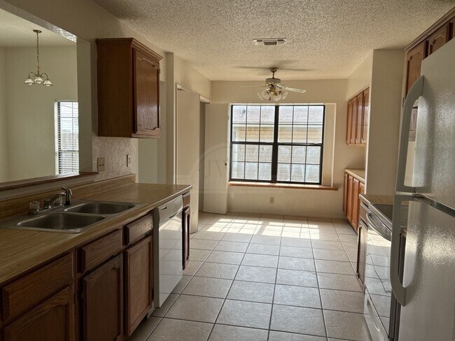 Building Photo - 2209 Fieldstone Dr