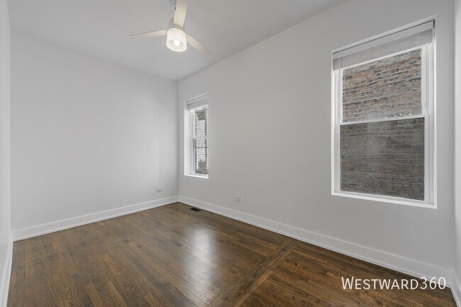 Building Photo - 946 N Drake Ave