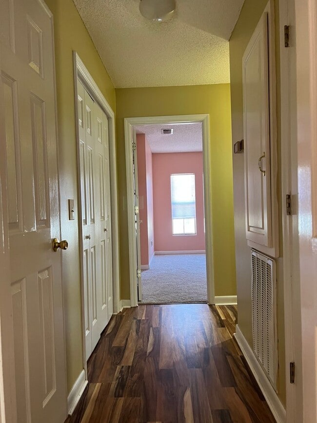 Building Photo - 452 Sandy Oak Dr