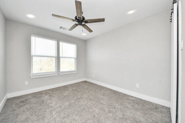 Building Photo - 807 Avenue J