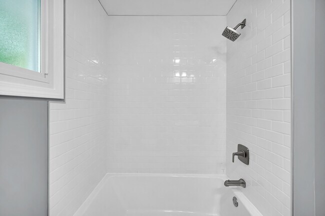 Building Photo - 8013 Monaldi Dr