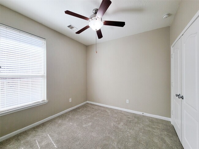 Building Photo - 3007 Meadow Prairie St