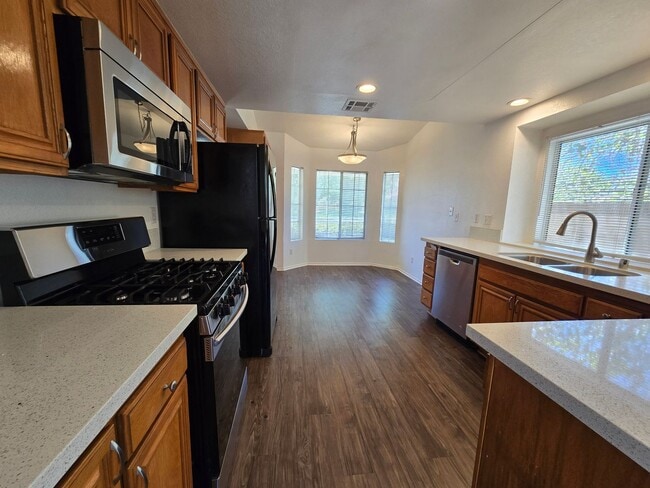 Building Photo - 4375 Portola Dr