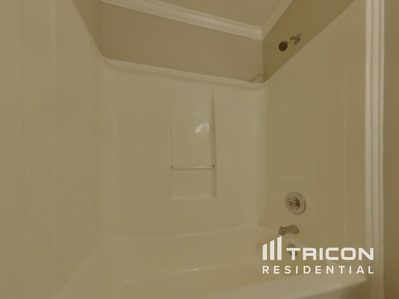 Building Photo - 136 Brookside Way