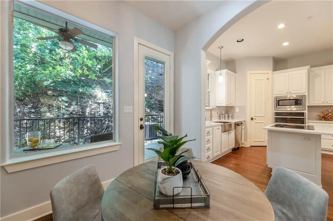 Building Photo - 1529 Barton Springs Rd