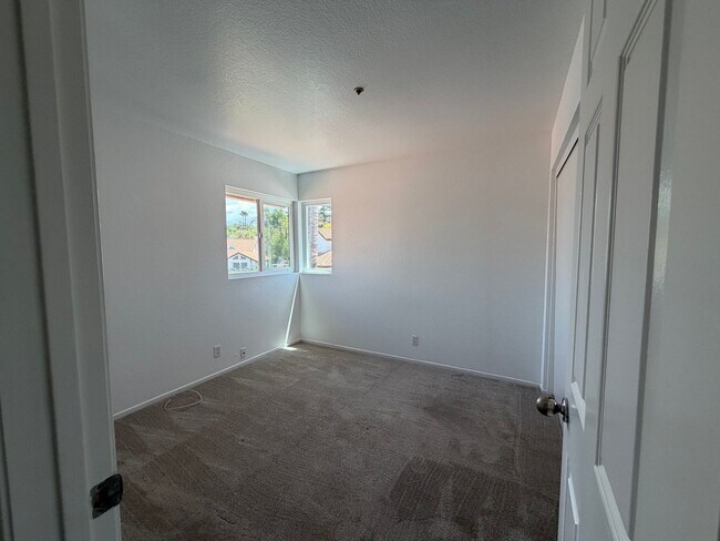 Building Photo - Beautiful 3 bed/3 bath In San Clemente