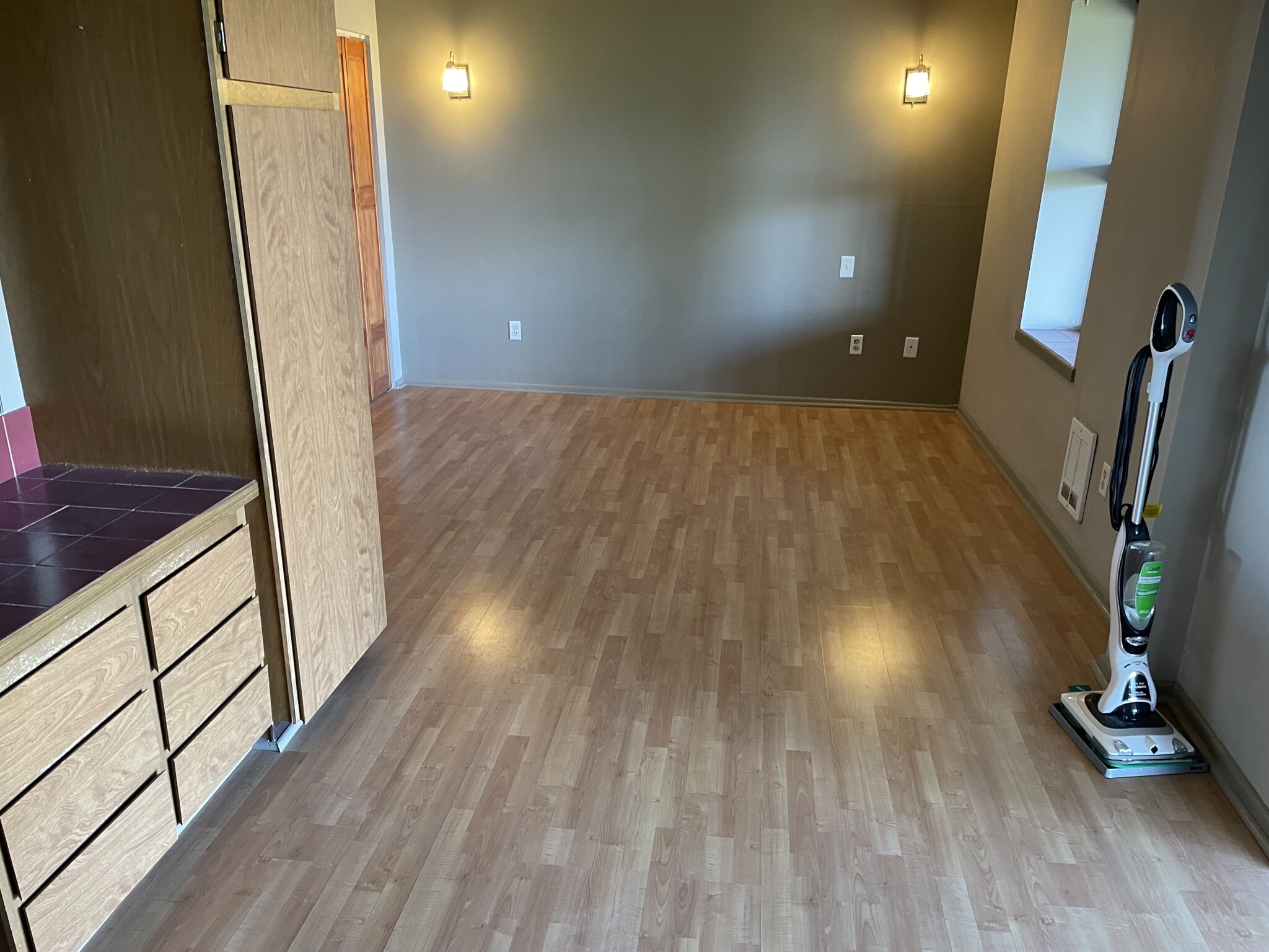 Bedroom - 1916 W Riverside Ave