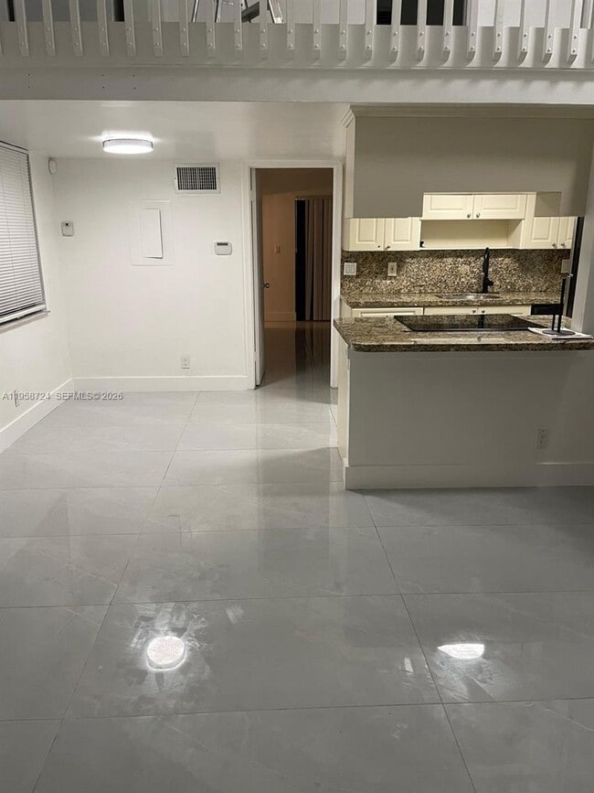 Building Photo - 1455 Holly Heights Dr