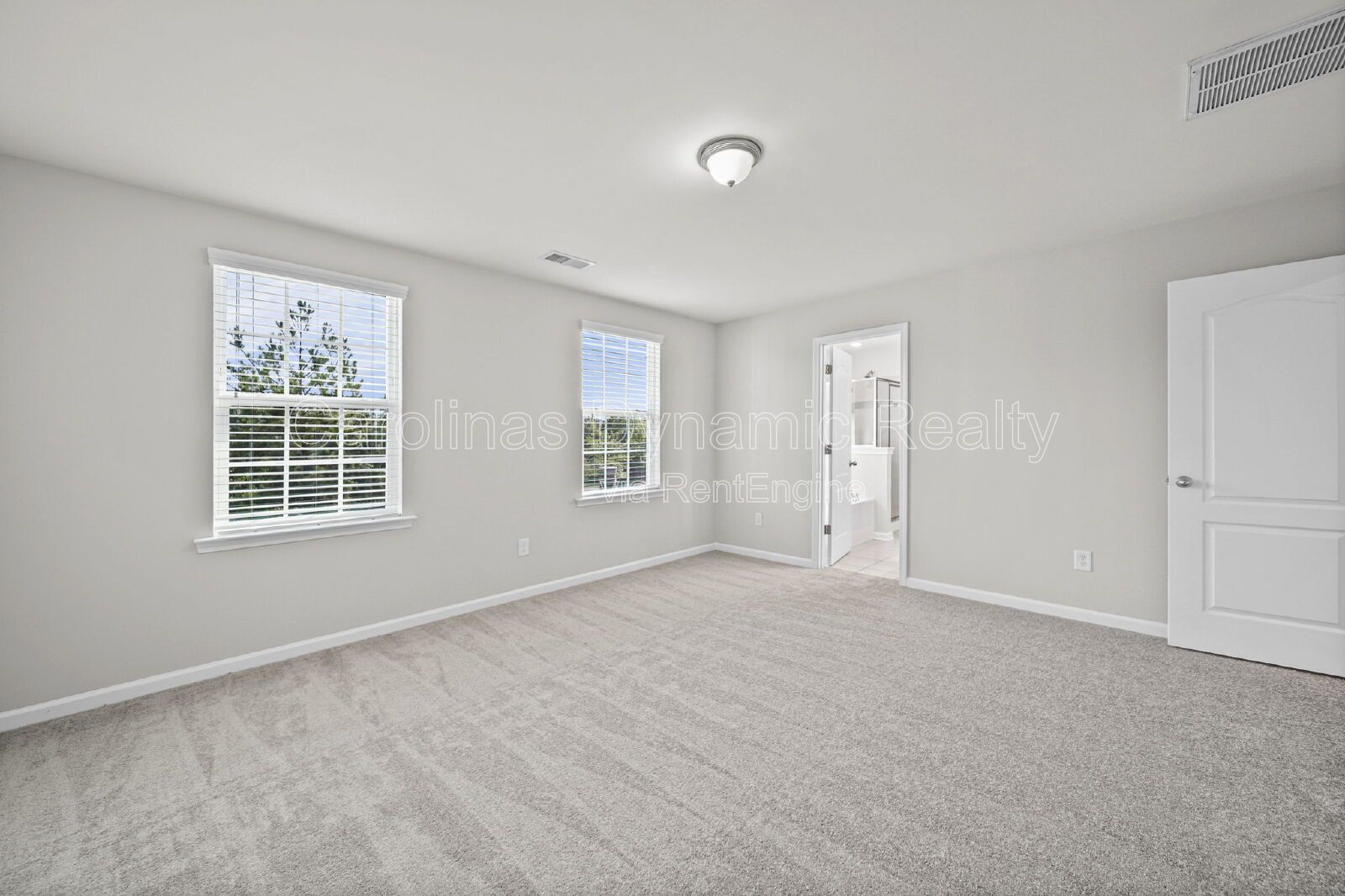 Building Photo - 15108 Evergreen House Dr
