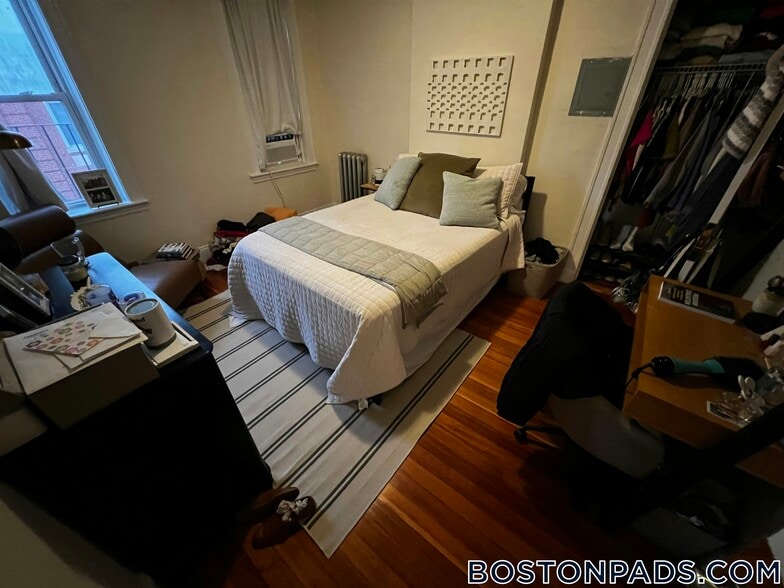 Building Photo - 518 Cambridge St