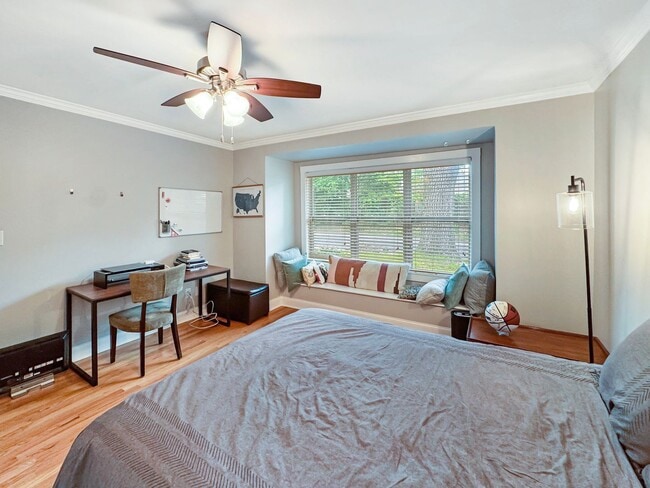 Building Photo - Large 4 bedroom, 3 bath home recently updated near Chickasaw Gardens