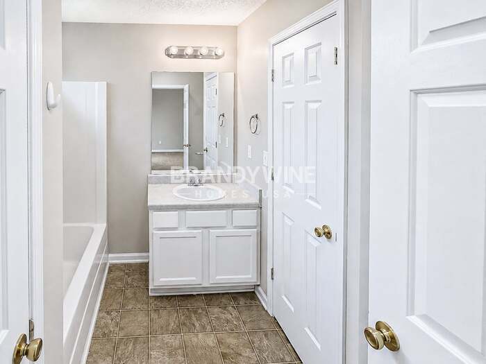 Building Photo - 6120 Flagstaf Walk