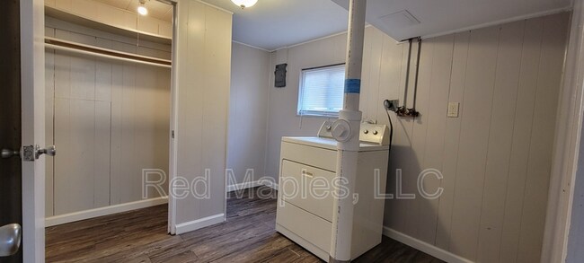 Building Photo - 3222 Airway Ave