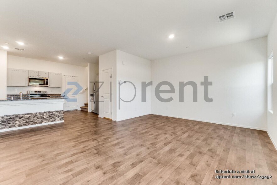 Building Photo - 4118 Lunar Cyn Ave